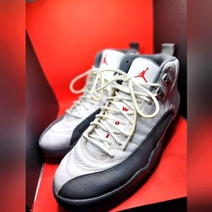 Jordan retro OG dark grey size 9.5 men's